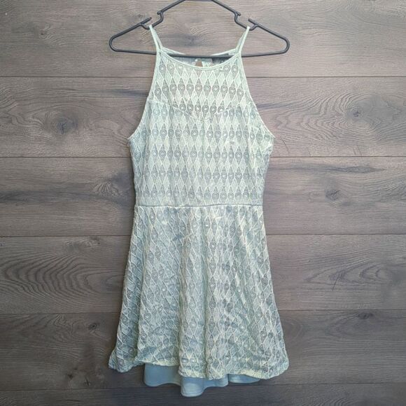 Lily Rose Strappy Lace Mini Dress Women's Size Medium - Picture 1 of 8